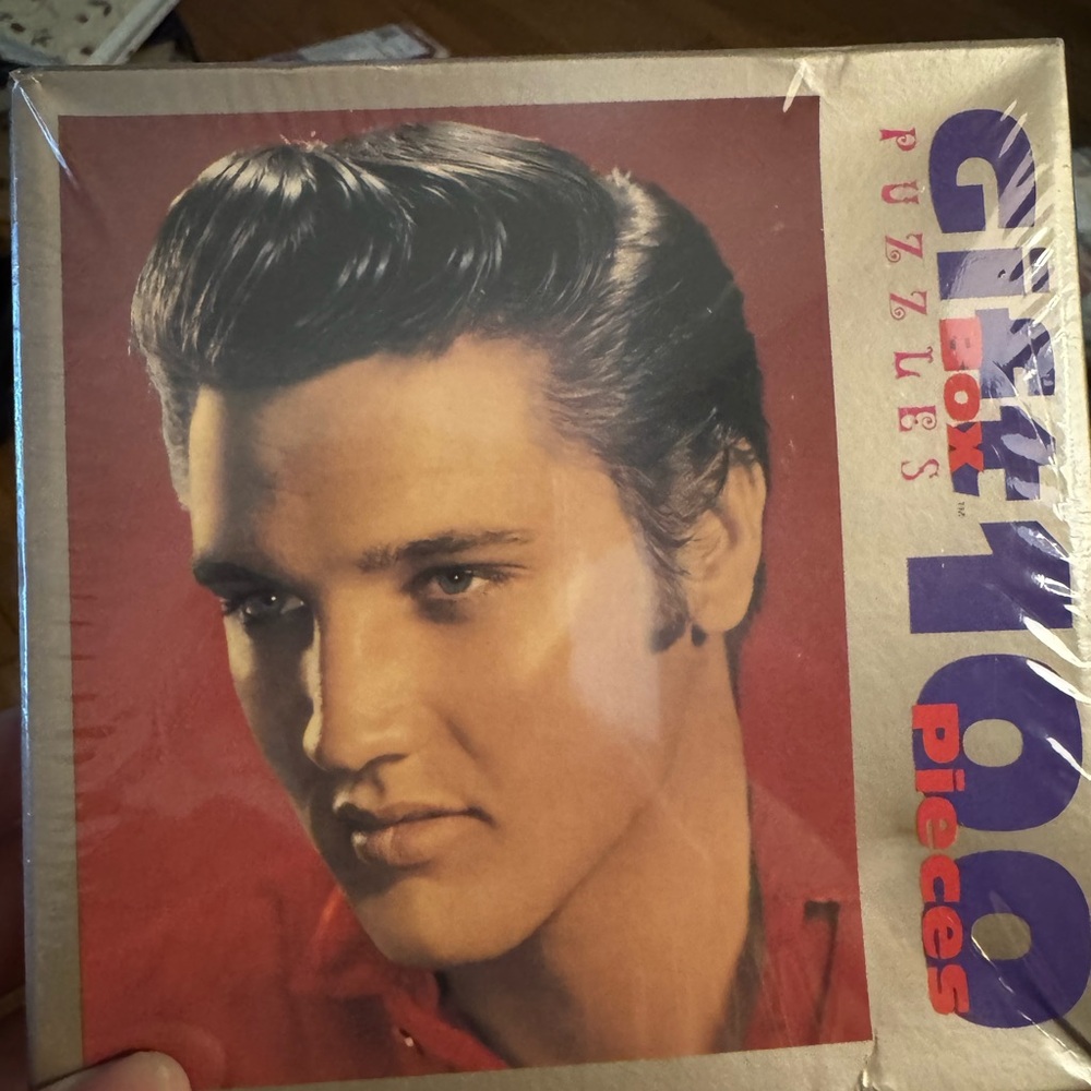 Heartthrob Elvis Gift Box 100 Pieces Puzzle